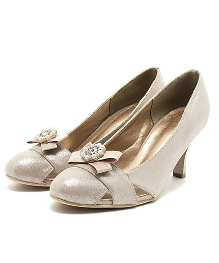 カッティングビジューパンプス