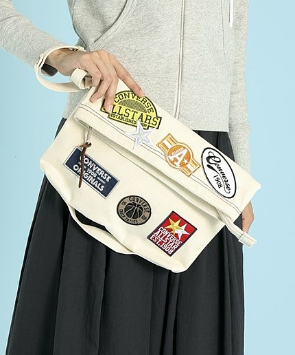 【CONVERSE(コンバース)】ワッペンクラッチバッグ