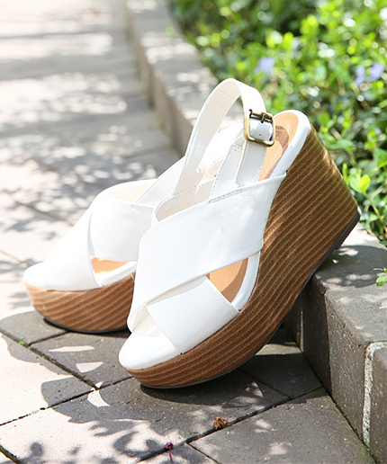 クロスウェッジサンダル