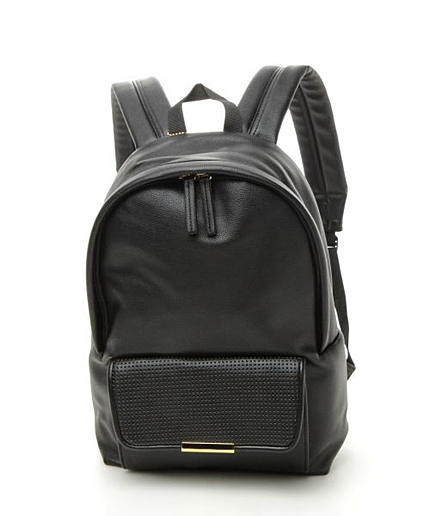 パンチングポケットリュック