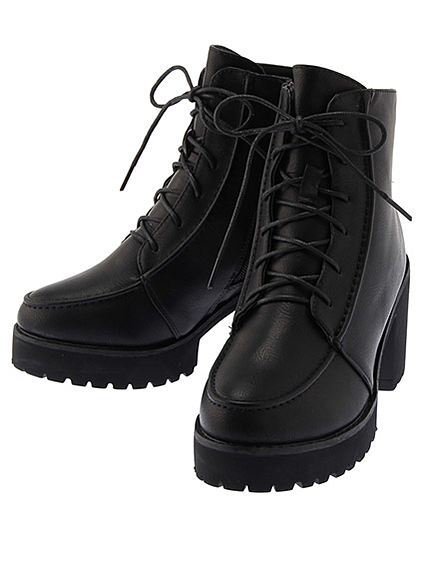 LACE‐UP BOOTS