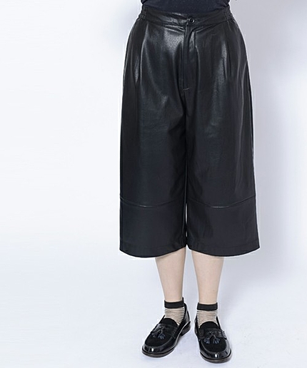 FAUX LEATHER EASY PANT　（ガウチョパンツ/フェイクレザー）
