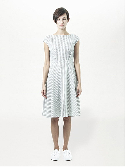 ・ストライプフィット&フレアノースリーブワンピース