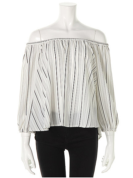 オフショルブラウス