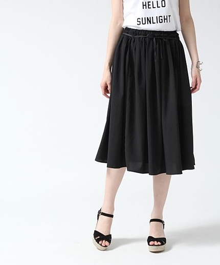 タックボリュームミディスカート