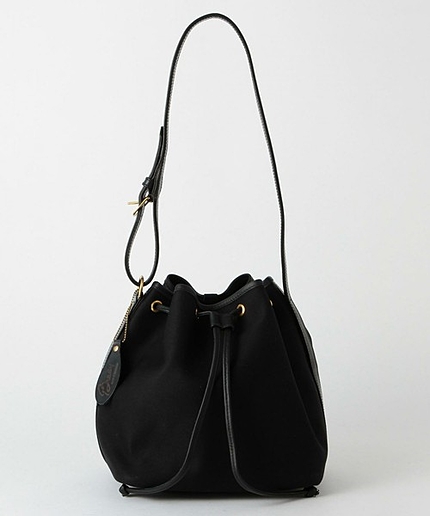 ＜BRADY（ブレディ）＞ CALDER ショルダーバッグ