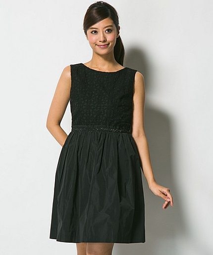 ドットフラワーエンブロイダリーワンピース