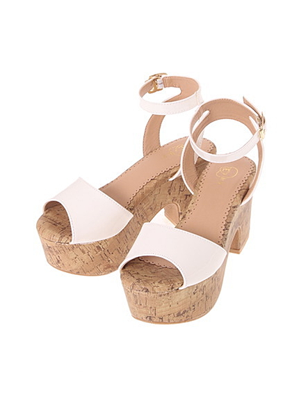 ・エナメル厚底サンダル