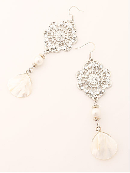 モチーフフックピアス