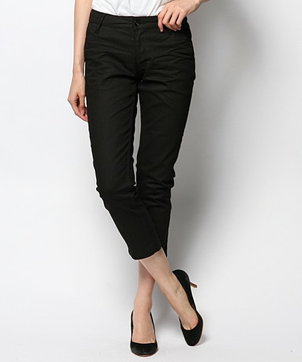 テーパードパンツ