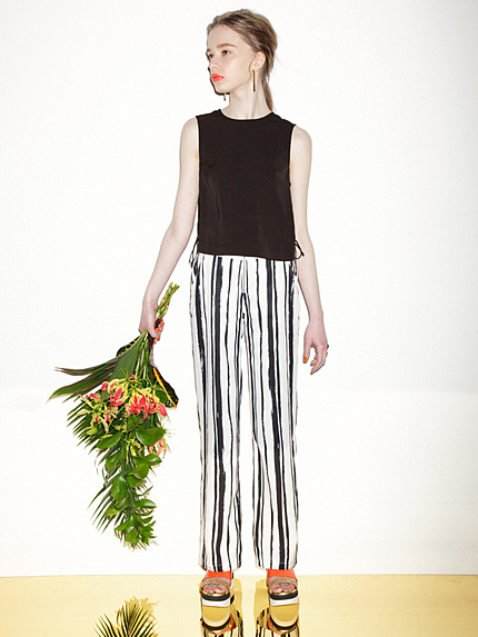 【CASUAL】ワイドストレートパンツ