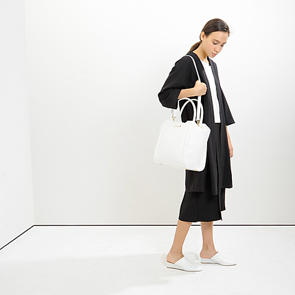 レザートラペーズハンドバッグ / LARGE TRAPEZE HANDBAG