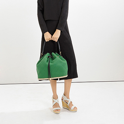 キルティッドドローストリングバッグ / QUILTED DRAWSTRING BAG