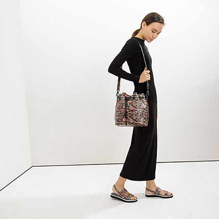 カモフラージュプリントドローストリングバッグ