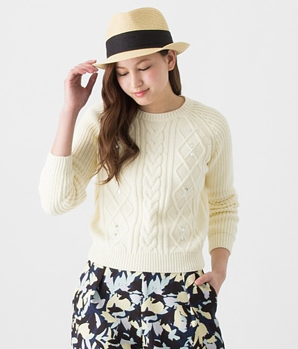 ビジュー付きケーブルニットプルオーバー