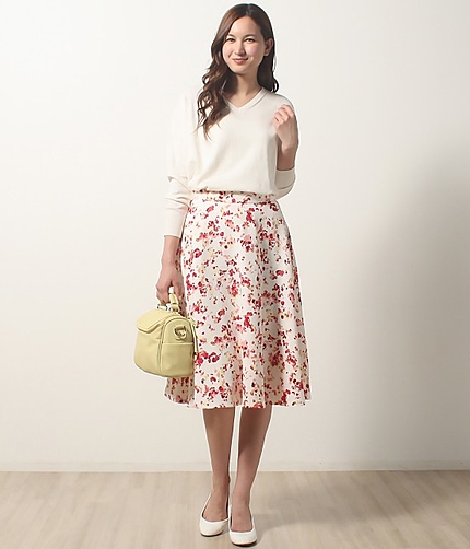 ミスティックフラワープリントミディフレアースカート