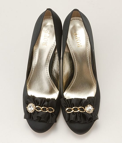 ビジューサテンパンプス