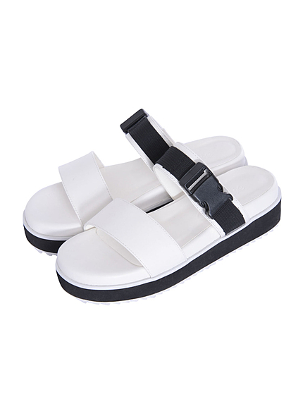 ペタンコサンダル