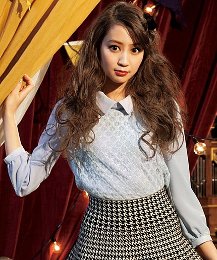 クラシカルレースブラウス