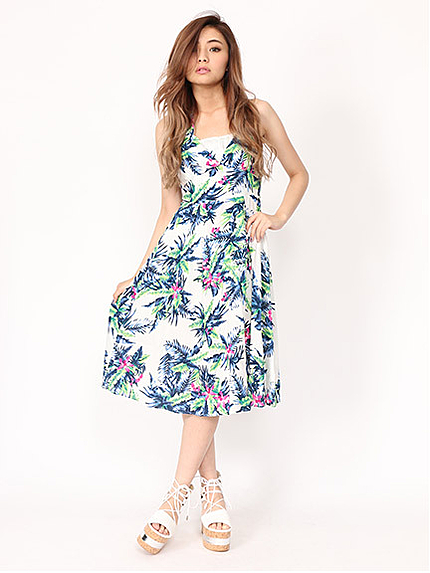 リゾート柄ホルターネックワンピース