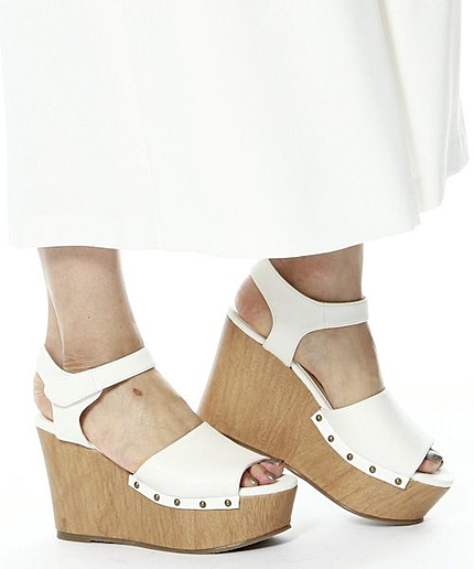 ウッドPヒールサンダル