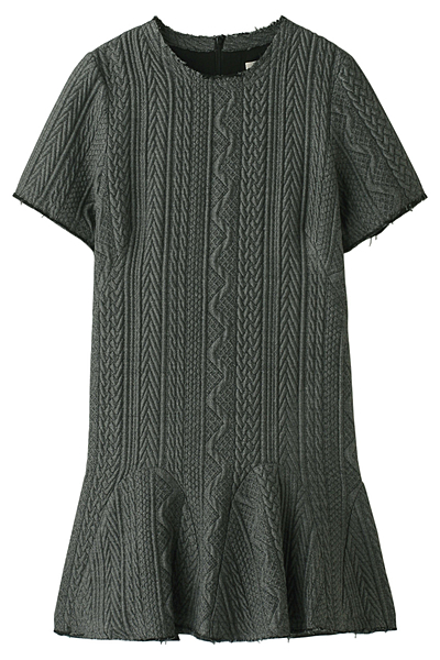 ケーブルニットラッフルドレス