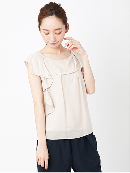 ラッフルブラウス