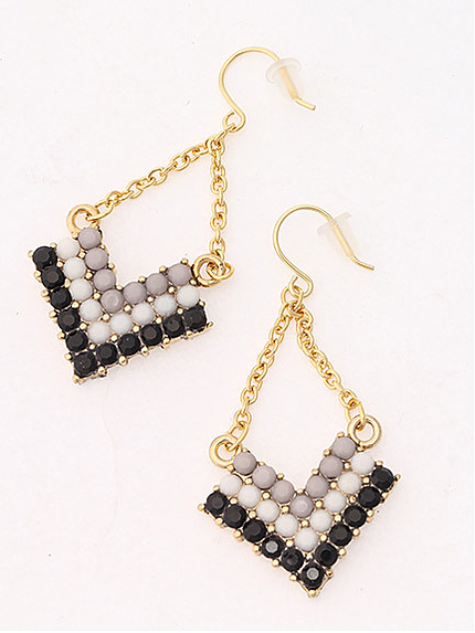 ダイヤ型ピアス