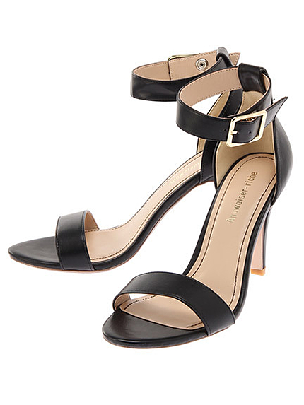 ストラップサンダル