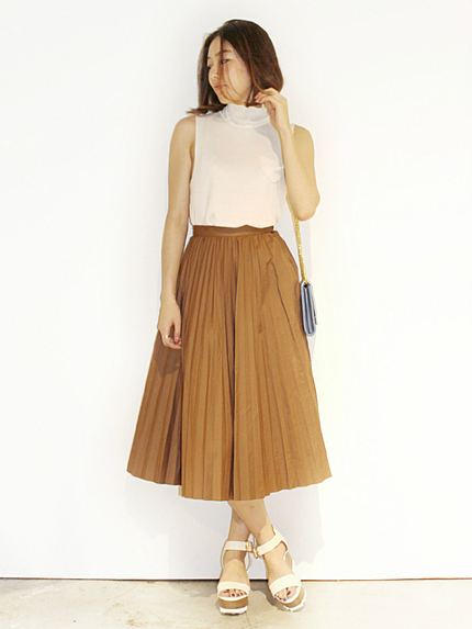 Modernプリーツフレアースカート