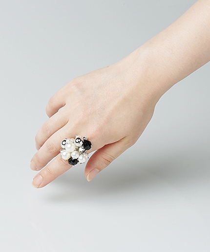 パールxビジューボリュームリング