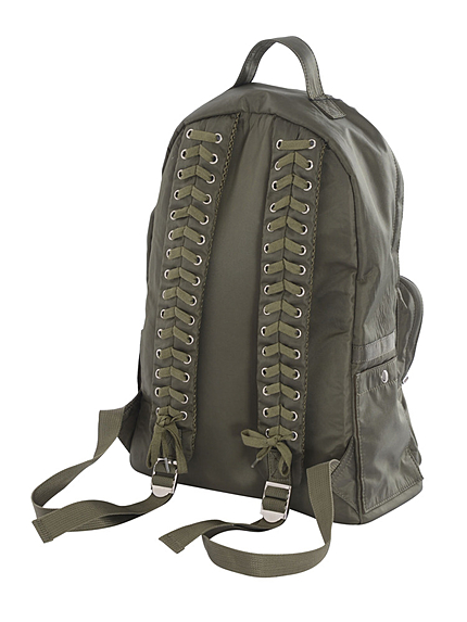 レースUPリュック