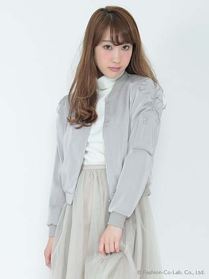 サテンブルゾン