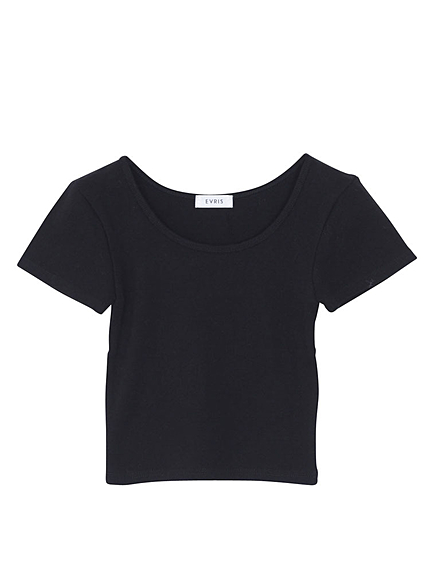 シンプルショート丈TOPS