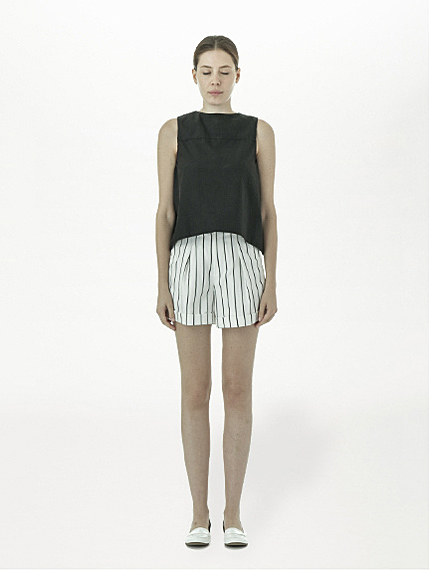 ・ピンストライプショートパンツ