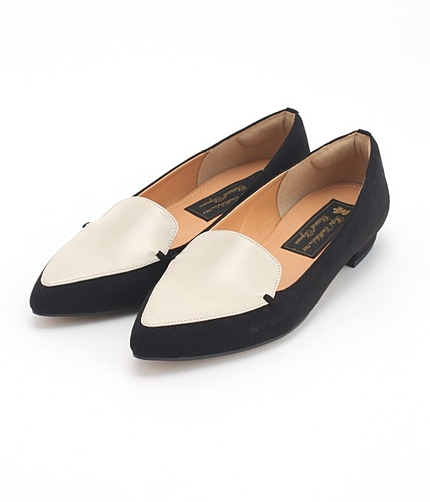 【JJ10月号掲載】 ポインテッドローヒールパンプス