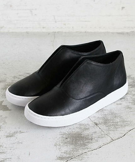 BY∵ フェイクレザーウチハネスニーカー