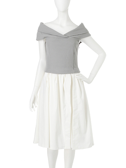 スリットレイヤードフレアーワンピース