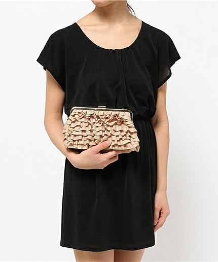 ＜LinLinQ＞ フリル クラッチ