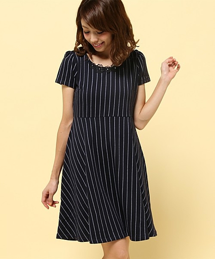 フラワーモチーフストライプワンピース