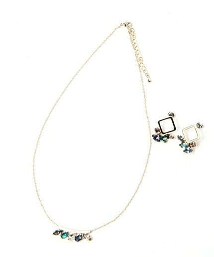 IN BOXネックレス×ピアスセット