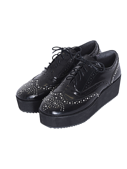 厚底スタッズウイングチップシューズ