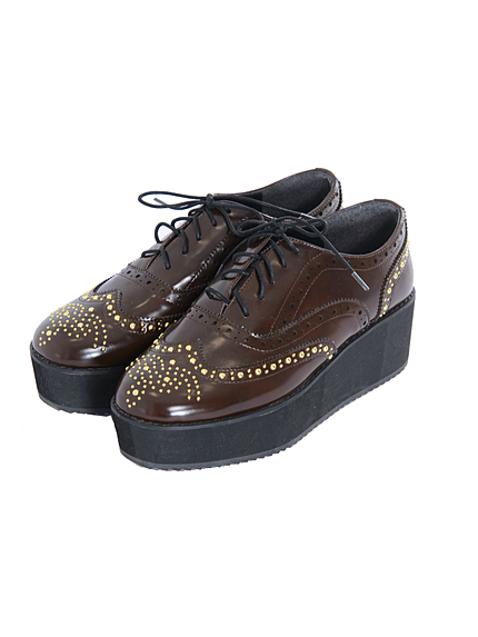 厚底スタッズウイングチップシューズ
