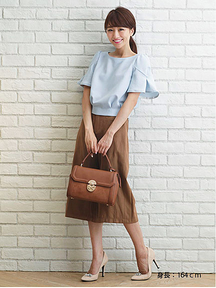 袖口フレアクロップドブラウス