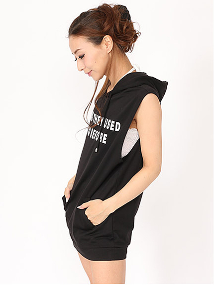 チューブトップ付きノースリロゴパーカー