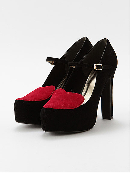 ハートストラップパンプス