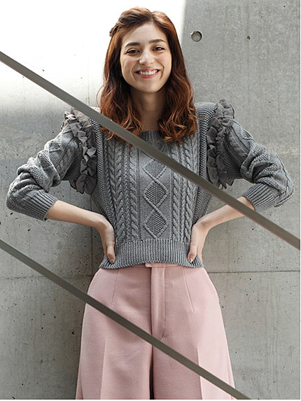 フリルケーブルニット