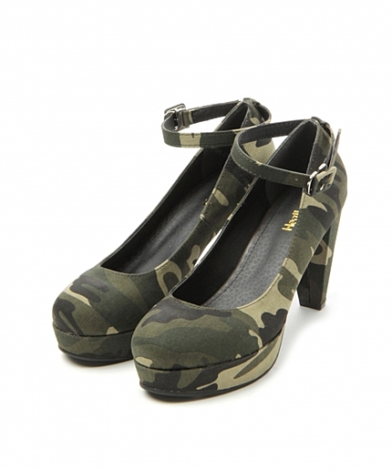 【ViVI11月号掲載】PUストラップパンプス