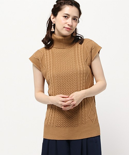 ケーブルニットベスト