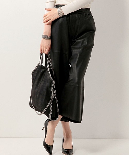 ＜DESIGNERS REMIX(デザイナーズリミックス)＞レザー ワイド クロップドパンツ